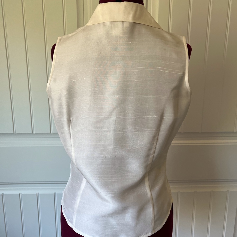 Elegant silk Cream Sleeveless Blouse - Picture 7 of 10